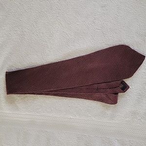 Vintage Men's Burgandy Colored Silk Tie. Club Room Gold. Used